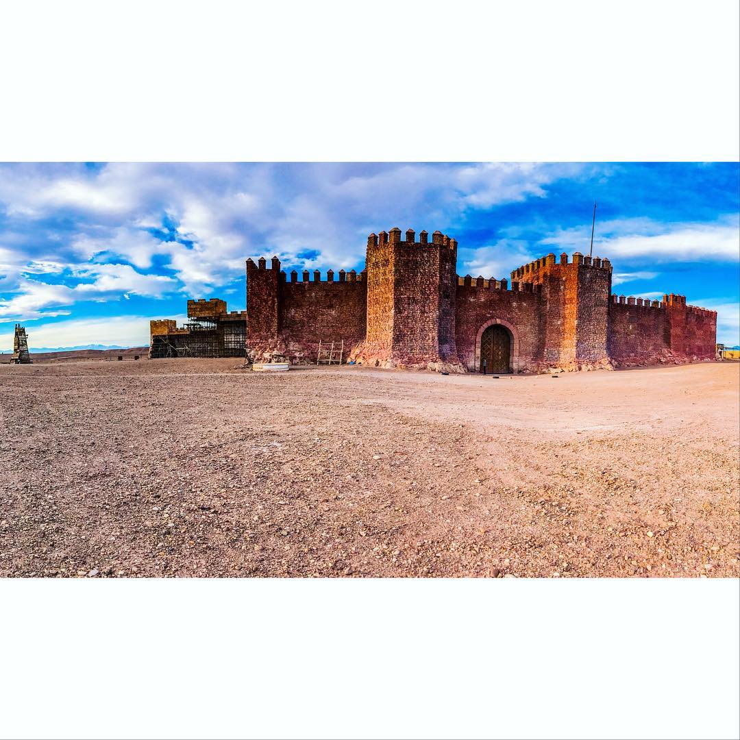 After a 4 hour drive over the #Atlasmountains we came across #Ouarzazate. The #Moroccan home of film. Africas answer to #Hollywood. After we were denied entry into the #atlasfilmstudios I spotted the #studio walls didn't cover the back, leaving it open to the #desert; and in the distance this is what we found. The #castle used in the film #princeofpersia. Epic find. #traveldairies #travelphotography #backpacking #trip #wanderlust #nature #freedom #adventure #bucketlist #picoftheday #explorer #discover #explore